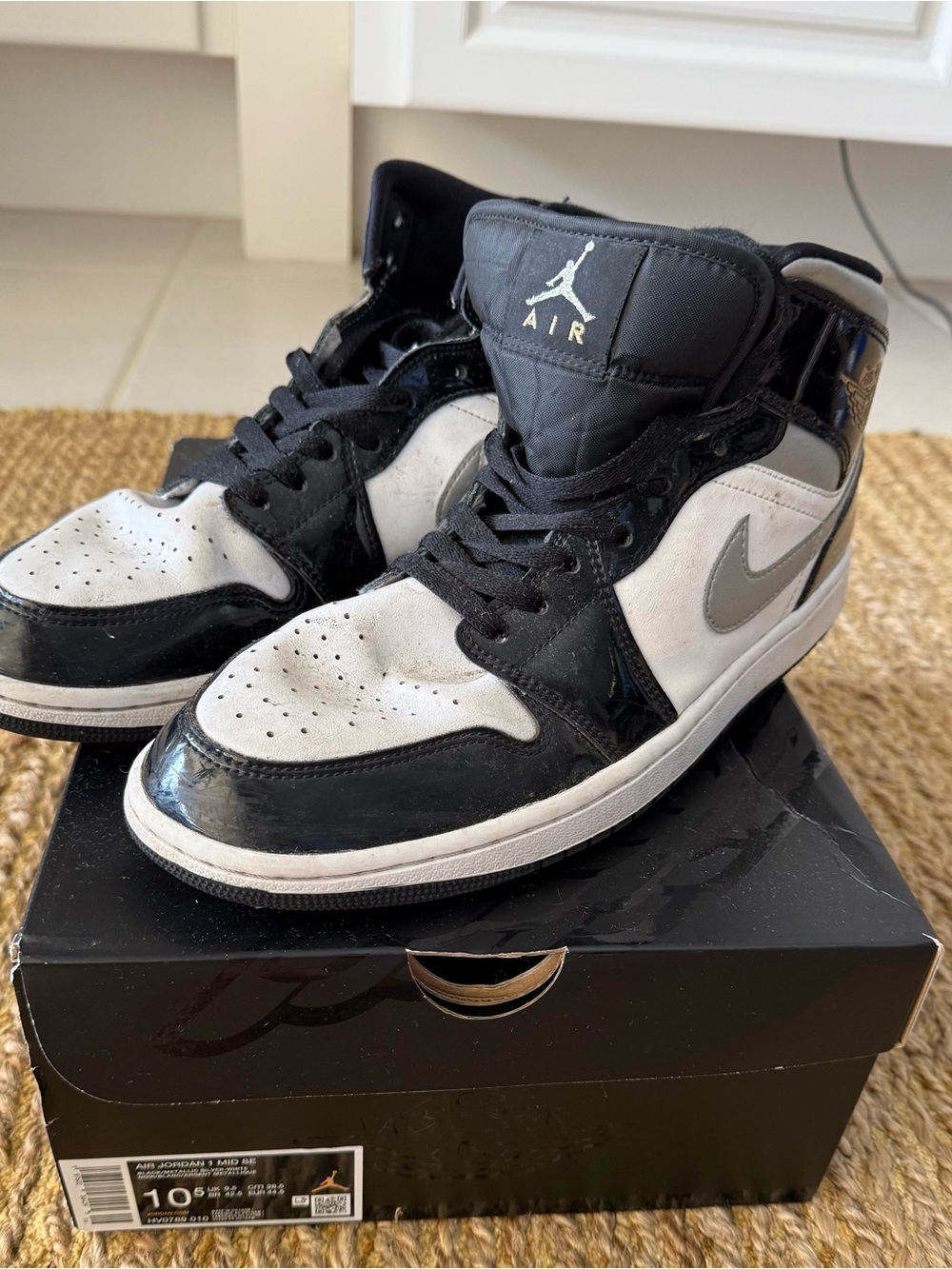 Nike Air Jordan 1 Mid Men’s Athletic Shoes Sneakers Size 10.5M